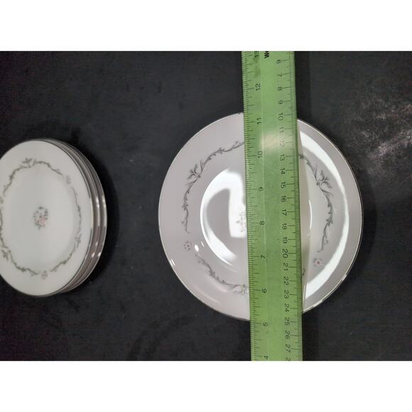 Petite Bouquet Bread‎ Plates Set, Set Of 4, 6.5", Floral Dinnerware, Japan #114 - Picture 5 of 9